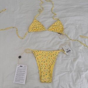 Frankie’s Bikinis Pamela Anderson Floral Light Yellow Bikini Size Medium NWT